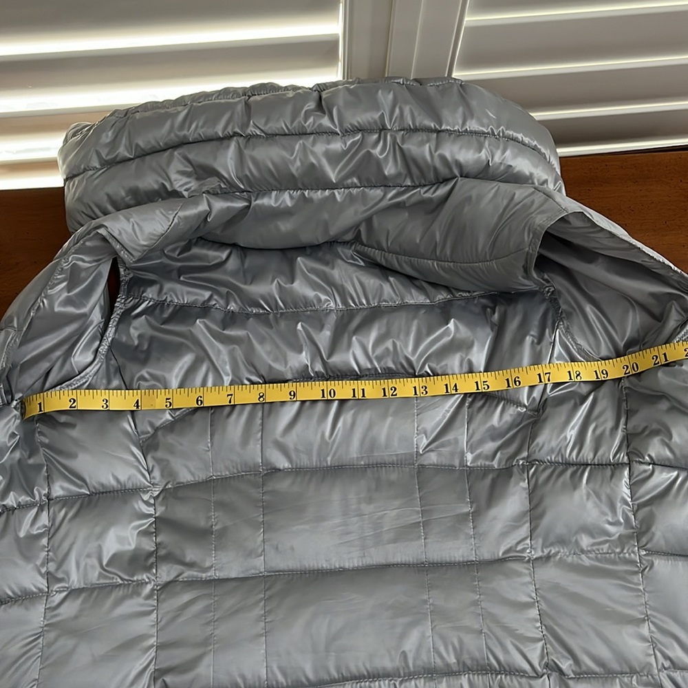 Calvin Klein Puffer Jacket size small - Picture 5 of 7